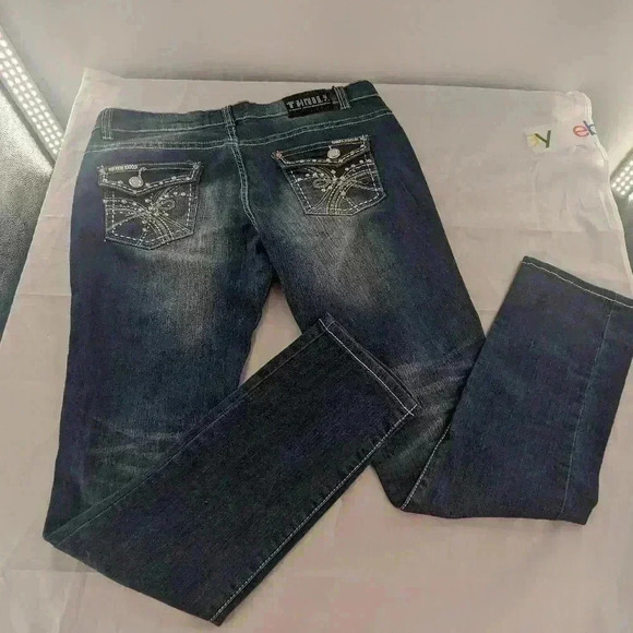 Thrill Women's Size 15 NWT Distressed Stud Back pocket Straight Leg Jeans - Picture 1 of 16